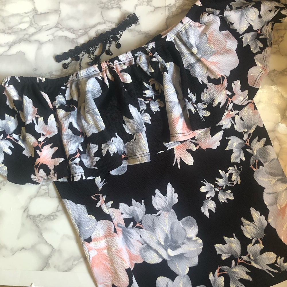 Floral off shoulder top with Choker